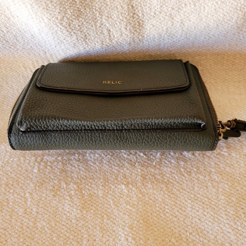 Relic Green Leather Wristlet Crossbody Wallet Purse Handbag New Without Tags - Picture 4 of 4